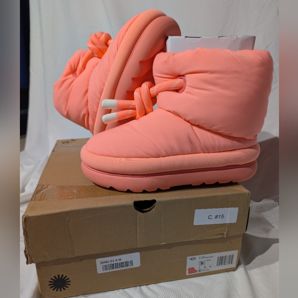 NEW UGG Classic Maxi Short Puffer Boots - Peach Soda - Women's Size 9 Pink